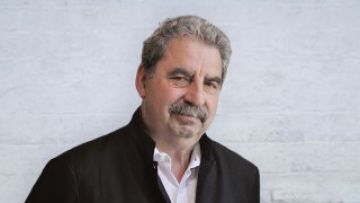 Photo de l’auteur : <h3>L’auteur</h3> <p>Professeur émérite au département de philosophie de l'École normale supérieure de la rue d'Ulm, Francis Wolff est spécialiste de philosophie antique. Il est notamment l'auteur, chez Fayard, de <em>Philosophie de la corrida</em> (2007), <em>Notre humanité</em> (2010), <em>Pourquoi la musique ?</em> (2015), <em>Il n'y a pas d'amour parfait</em> (2016, prix Bristol des Lumières 2016 et prix lycéen du livre de philosophie 2018) et <em>Trois utopies contemporaines</em> (2017).</p>