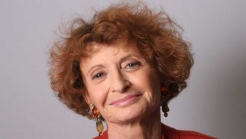 Photo de l’auteur : <h3>L’auteure</h3> <p><strong>Myriam Revault d’Allonnes</strong> est professeur à l’École pratique des hautes études. Elle a publié de nombreux essais au Seuil, et notamment <em>La Crise sans fin. Essai sur l’expérience moderne du </em><em>temps</em> (2012).</p>