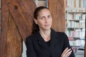 Photo de l’auteur : <h3>L’auteure</h3> <p>Cynthia Fleury, philosophe et psychanalyste, est professeur titulaire de la chaire "Humanités et Santé" au Conservatoire national des arts et métiers. Titulaire de la chaire de "Philosophie à l'Hôpital" du GHU Paris Psychiatrie et Neurosciences, elle poursuit ici son travail autour de l'individuation et de l'Etat de droit, entamé avec Les pathologies de la démocratie, La fin du courage, Les irremplaçables et Le soin est un humanisme.</p>
